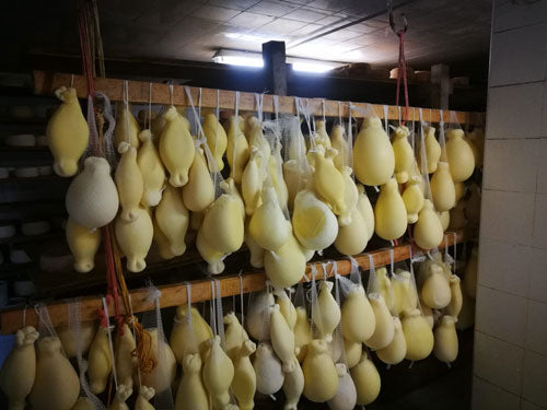 Caciocavallo l'impiccato semi stagionato o fresco No OGM