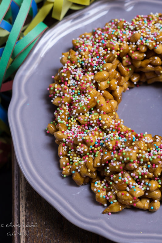 Pignolata Calabrese Dolce Tradizionale con Vasetto di Miele e perline colarate