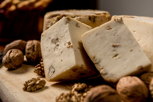 prodotti-15_fattoria_prima_luna_caciotta_noci
