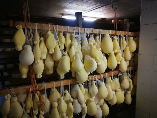 Caciocavallo l'impiccato semi stagionato o fresco No OGM